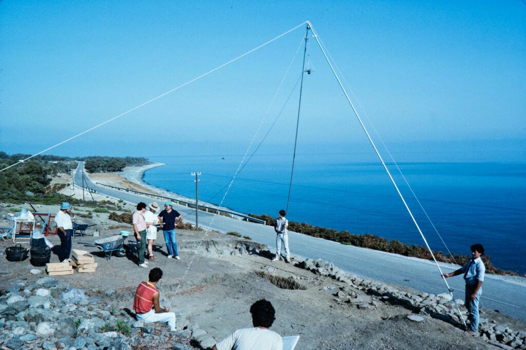 Κάθετη φωτογράφιση στην ανασκαφή στα Κεραμιδαριά (1989)